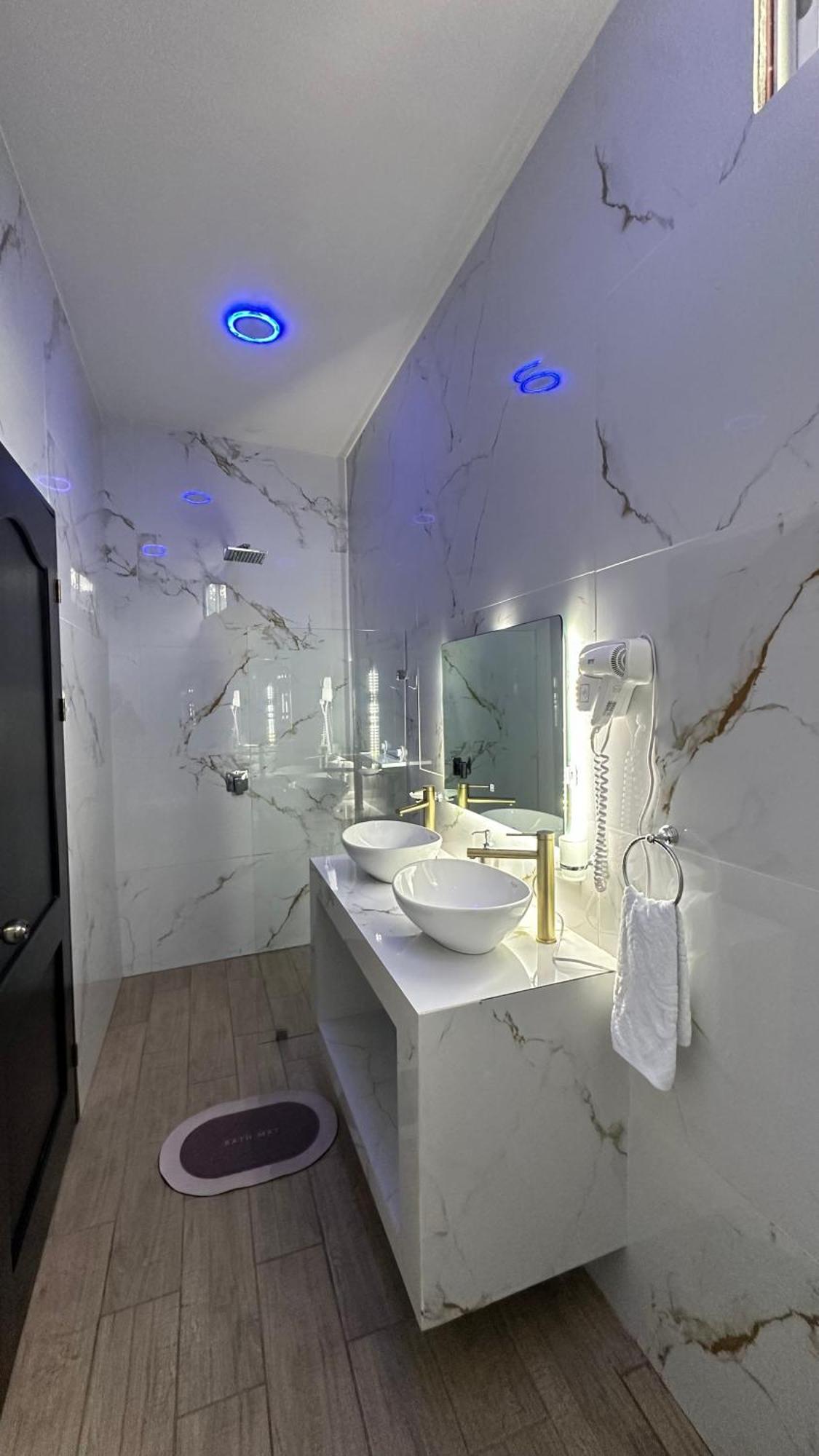 H Et L Apartment Тортугеро Екстериор снимка