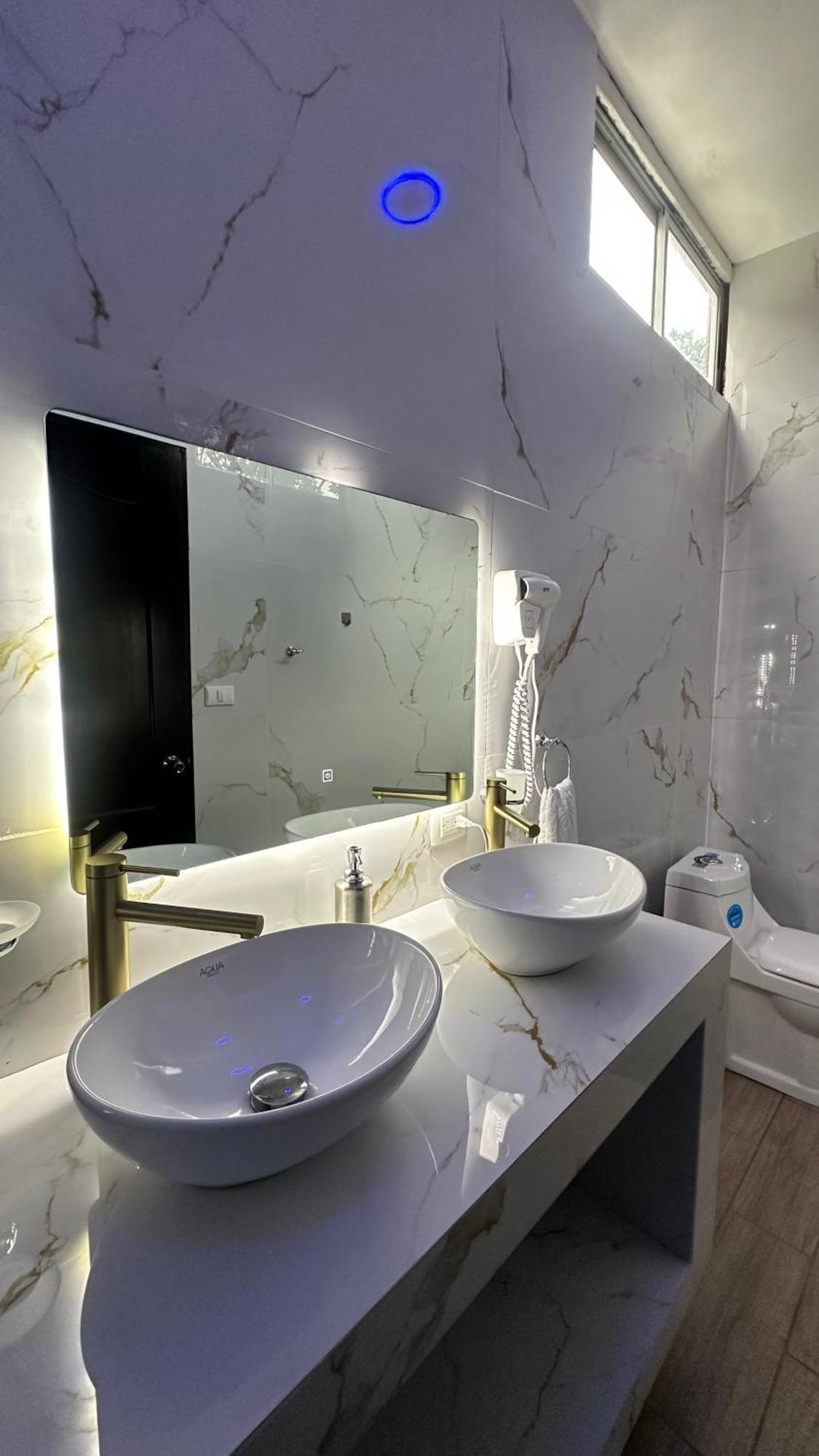 H Et L Apartment Тортугеро Екстериор снимка